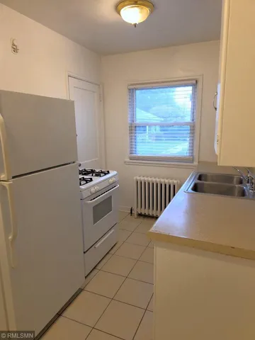 $1,175 | 656 Cleveland Avenue South, Unit 4, St. Paul, MN 55116