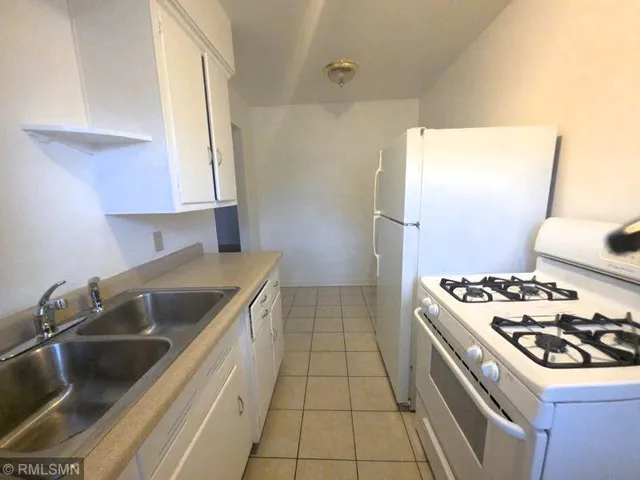 $1,175 | 656 Cleveland Avenue South, Unit 4, St. Paul, MN 55116