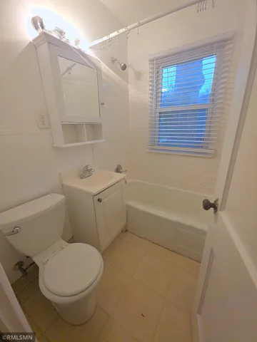 $1,175 | 656 Cleveland Avenue South, Unit 4, St. Paul, MN 55116