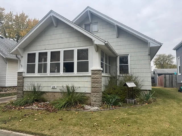 $139,500 | 219 South Jackson Street, Clinton, IL 61727