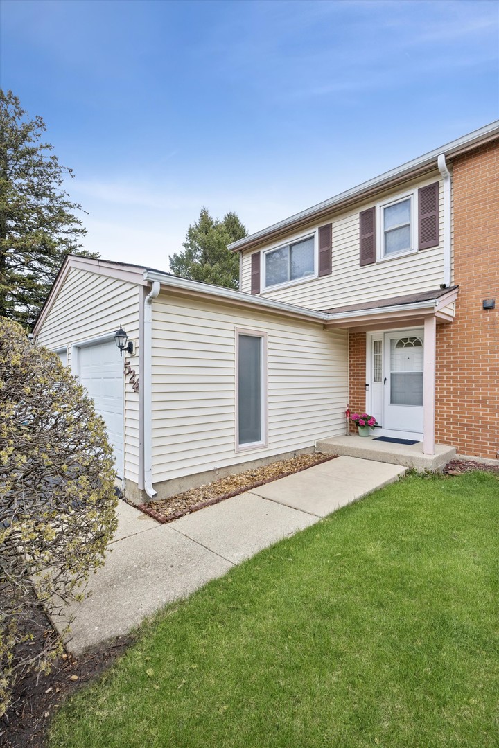 524 Monroe Road Bolingbrook, IL 60440 - Photo 2 of 23