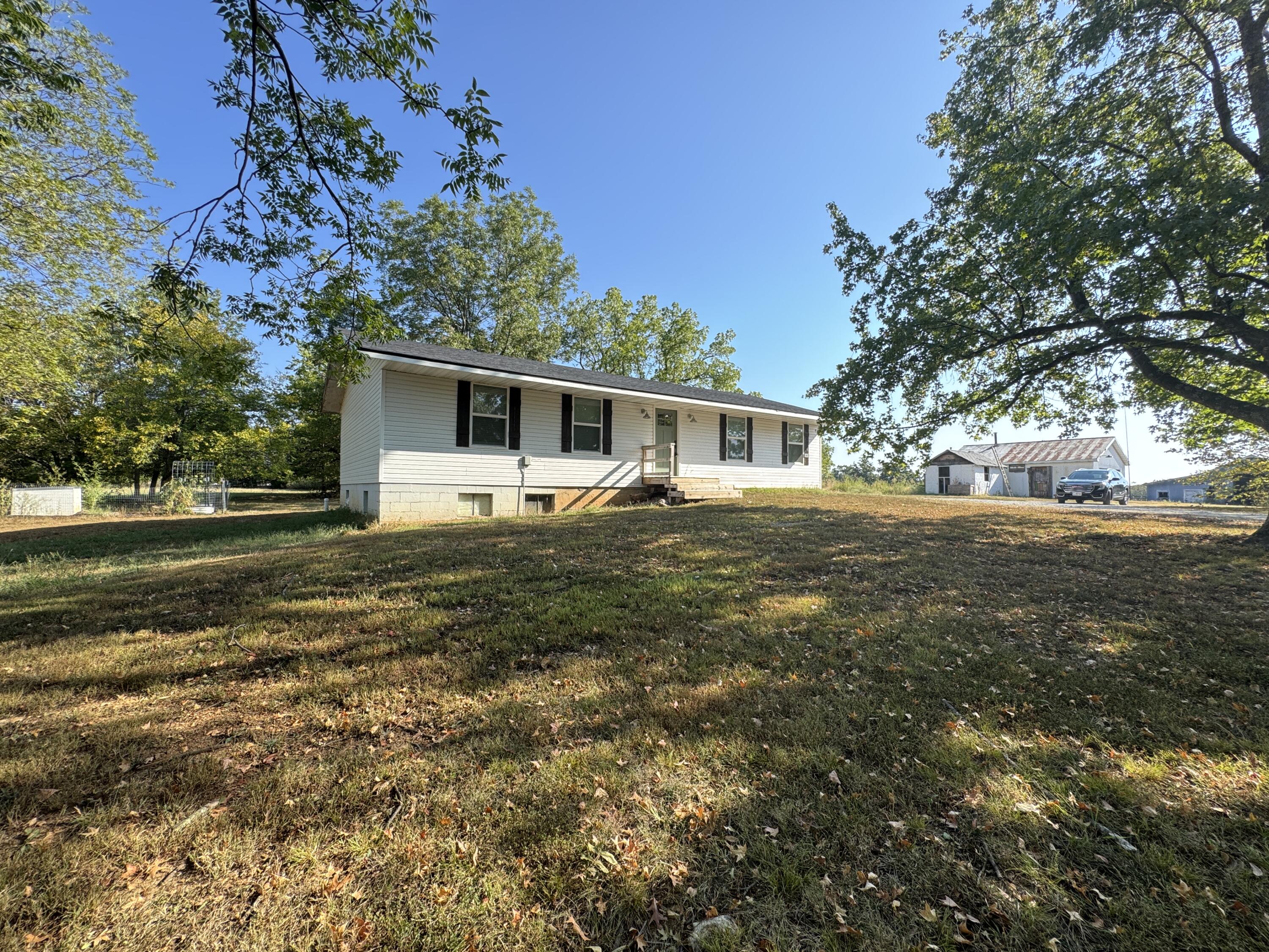907 East 420th Road Bolivar, MO 65613 - Photo 1 of 1 Front of house