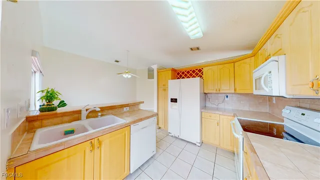 a view of outdoor space yard and porch