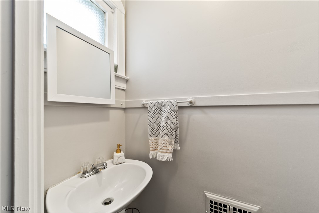 3430 Doris Road Cleveland, OH 44111 - Photo 19 of 30 Gallery Image 19