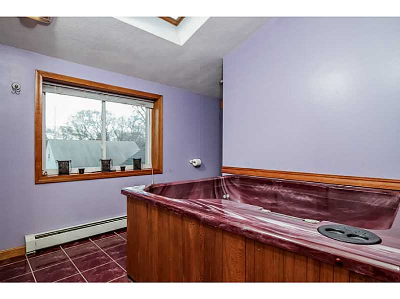 110 Wendell Road Warwick, RI 02888 - Photo 14 of 25 Master Bath/Spa.