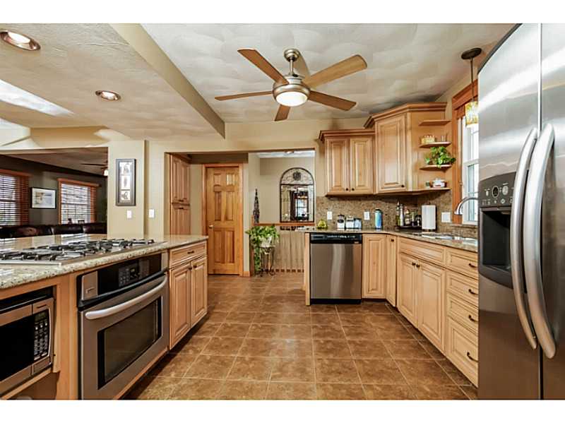 110 Wendell Road Warwick, RI 02888 - Photo 4 of 25 Kitchen.
