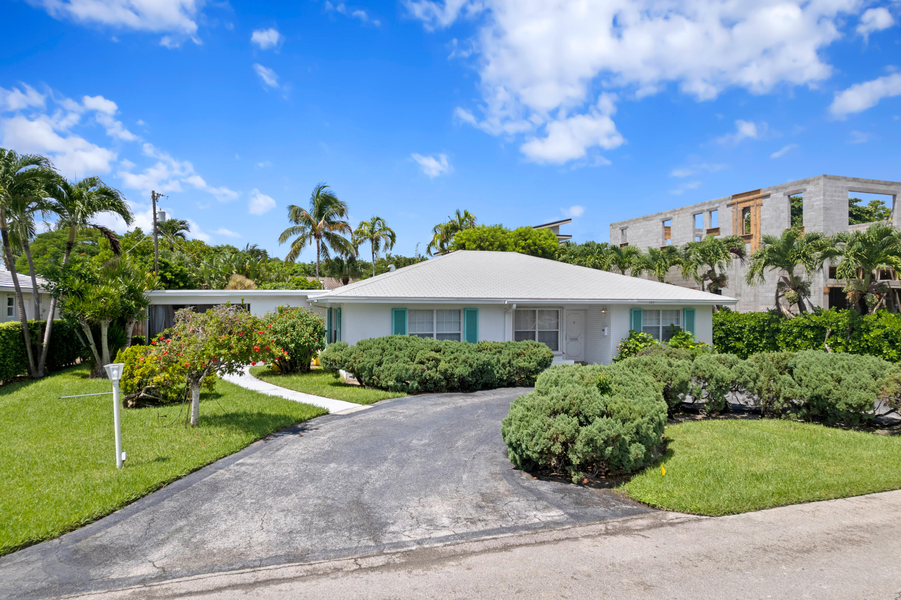 123 NE Wavecrest Way