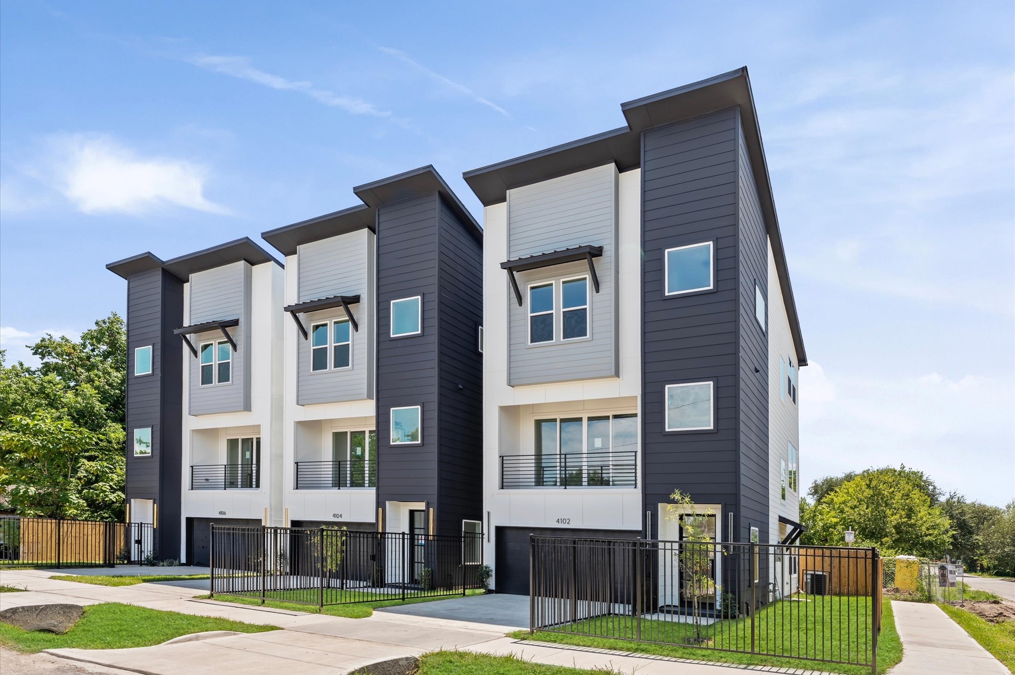 4104 Alice Street Houston, TX 77021 - Photo 2 of 28 a front view of a building