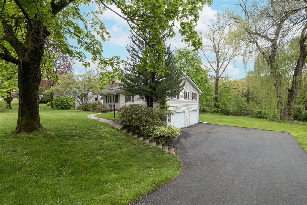 93 Old Barn Road West Springfield, MA 01089 - Photo 3 of 42 Gallery Image 3