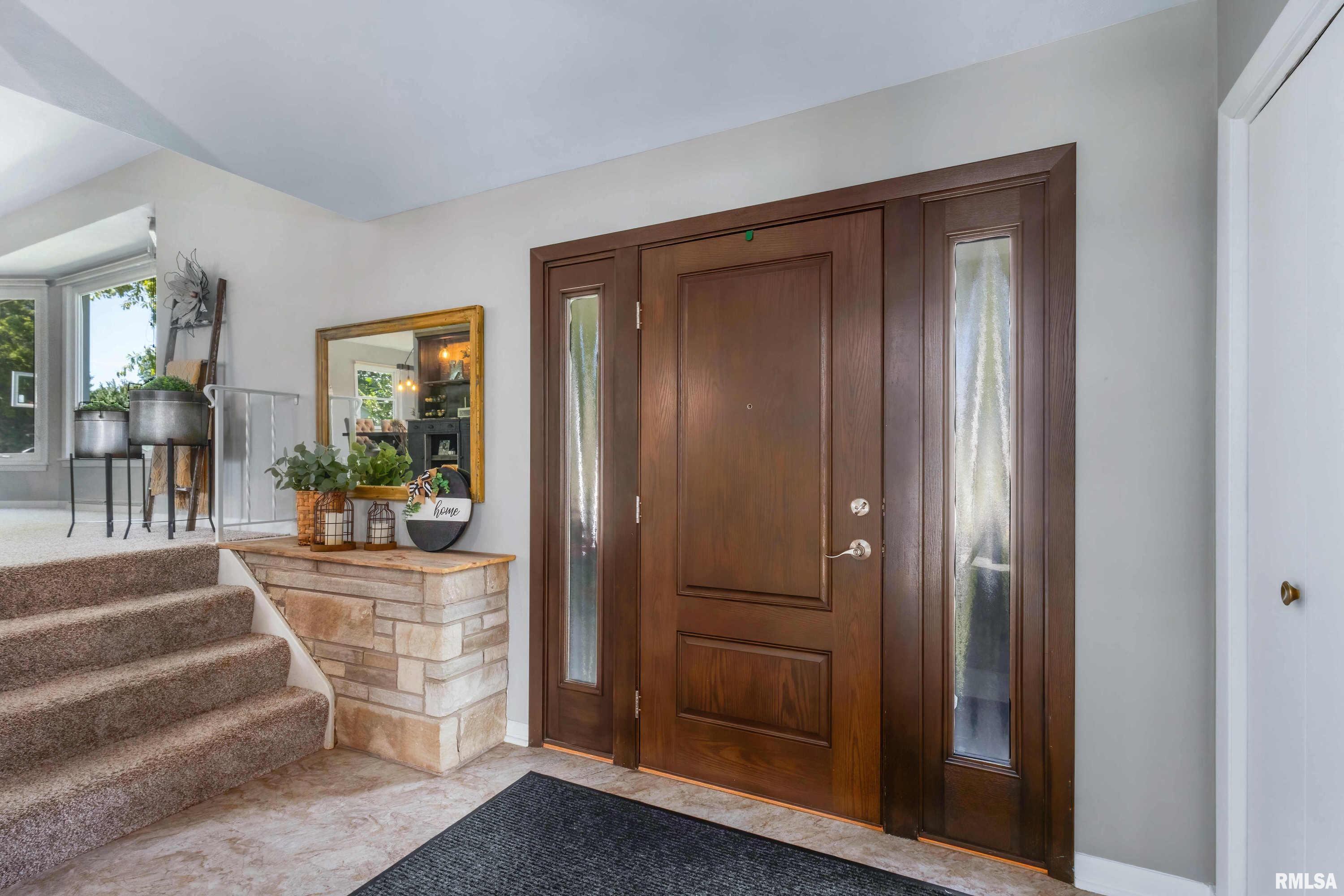 2829 Fairhaven Road Davenport, IA 52803 - Photo 3 of 37 Gallery Image 3