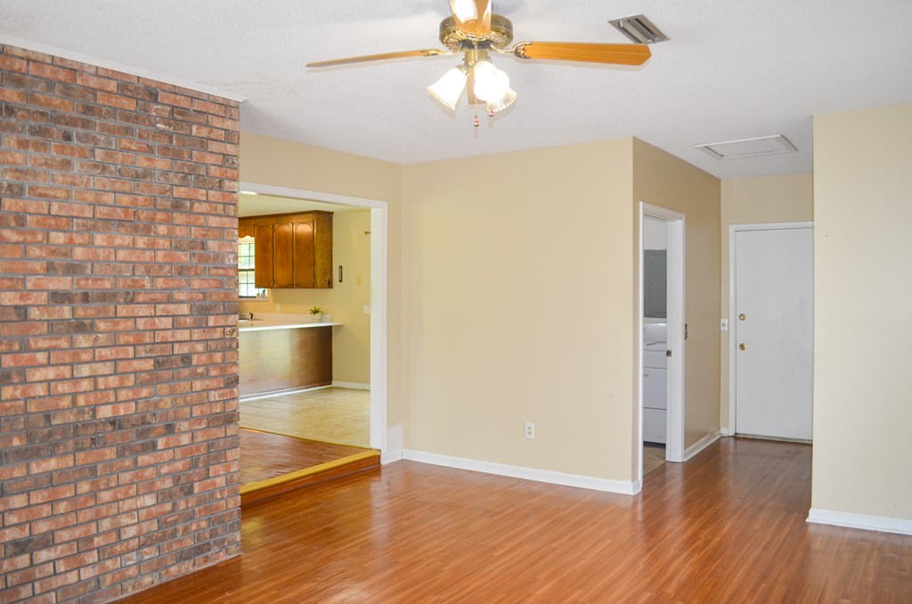 225 Royce Lane Dothan, AL 36305 - Photo 5 of 31