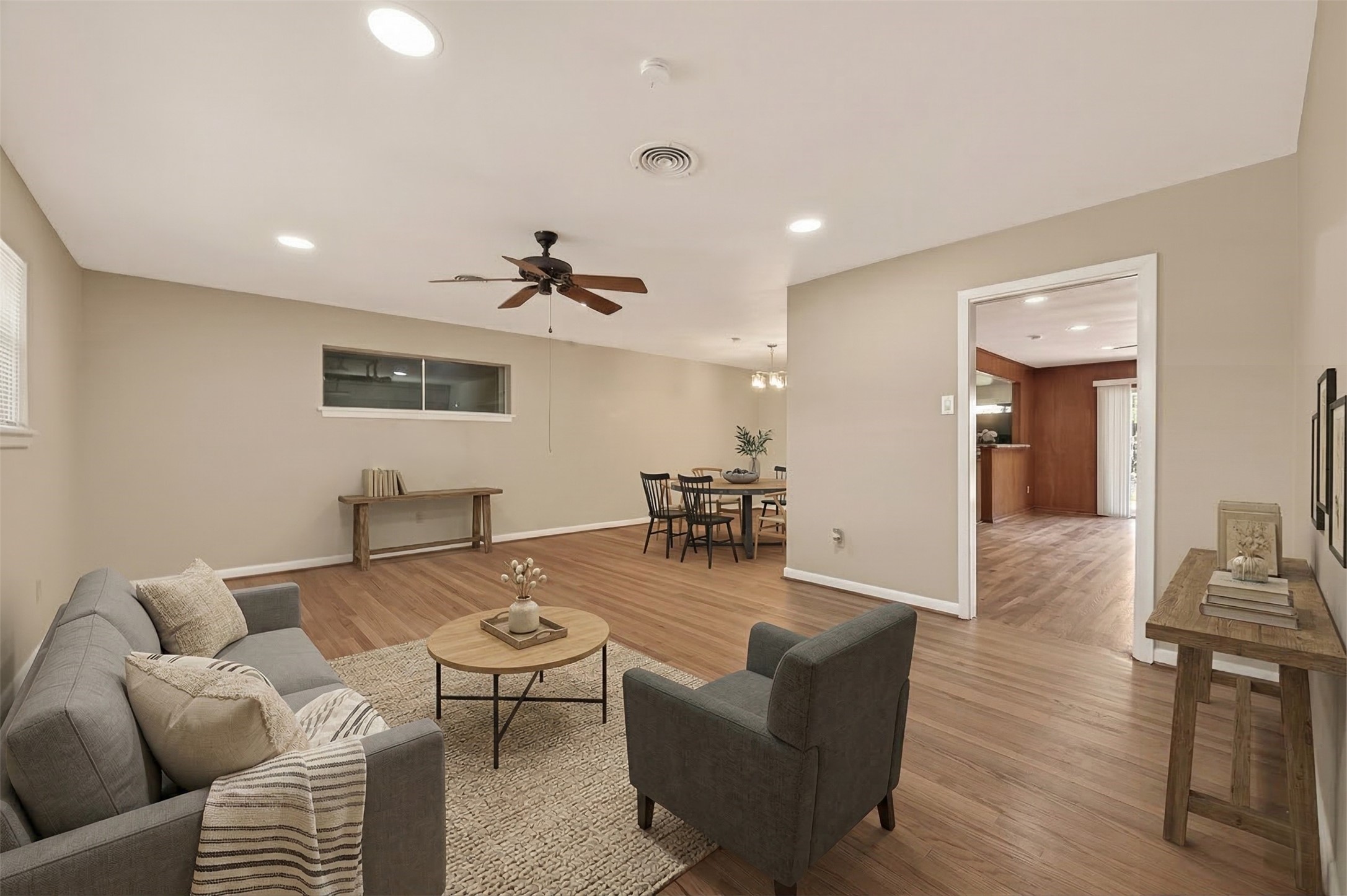 5646 Hazen Street Houston, TX 77081 - Photo 9 of 43 *This room is virtually staged