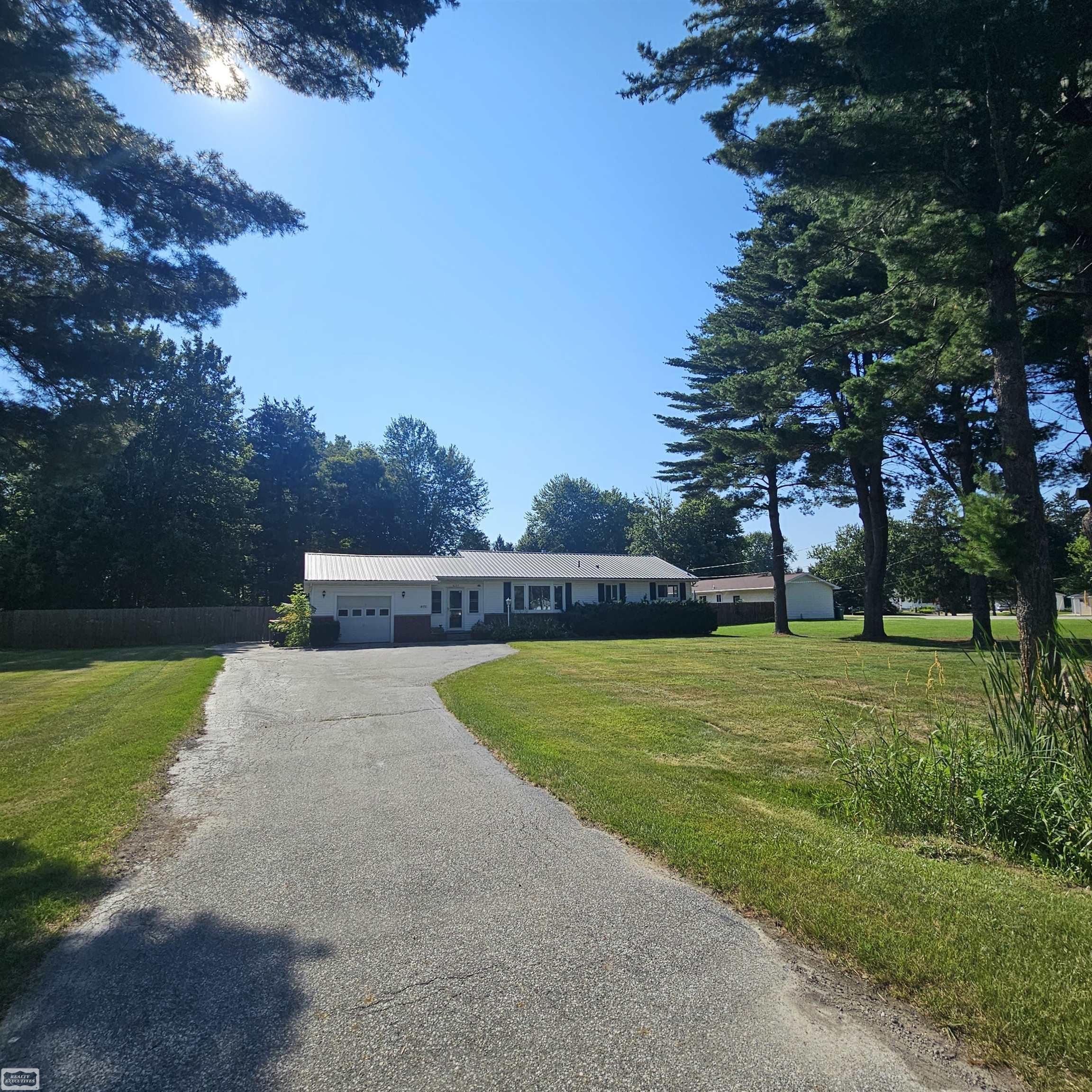 3177 Beach Road Port Huron, MI 48060 - Photo 1 of 37 Gallery Image 1