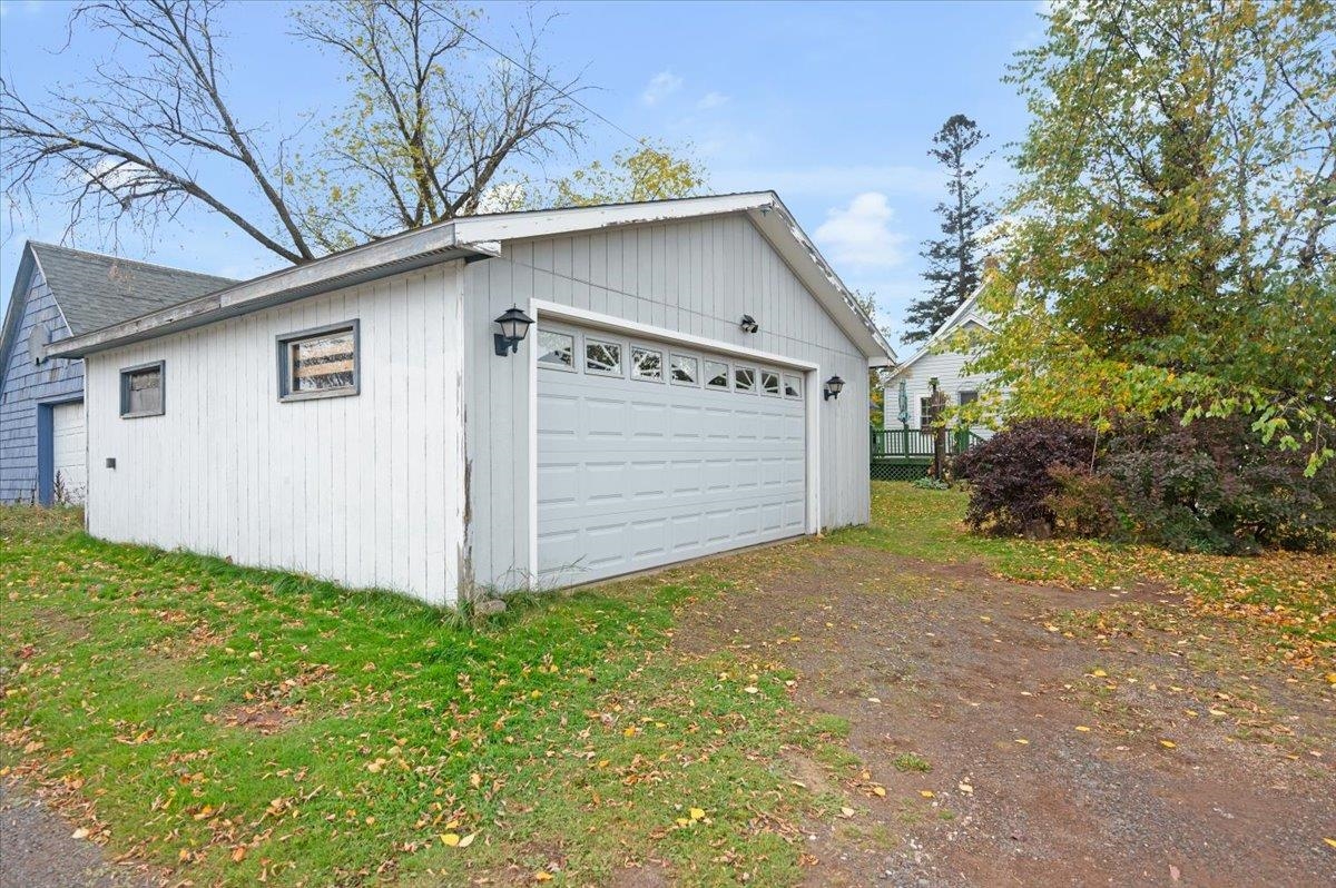 2302 Banks Avenue Superior, WI 54880 - Photo 2 of 16