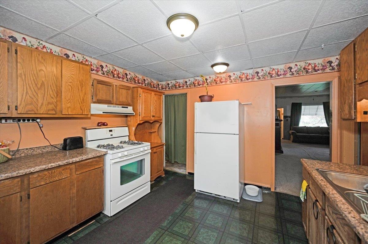 2302 Banks Avenue Superior, WI 54880 - Photo 7 of 16