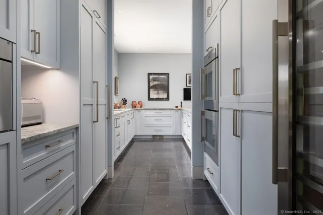 a view of a walk in closet