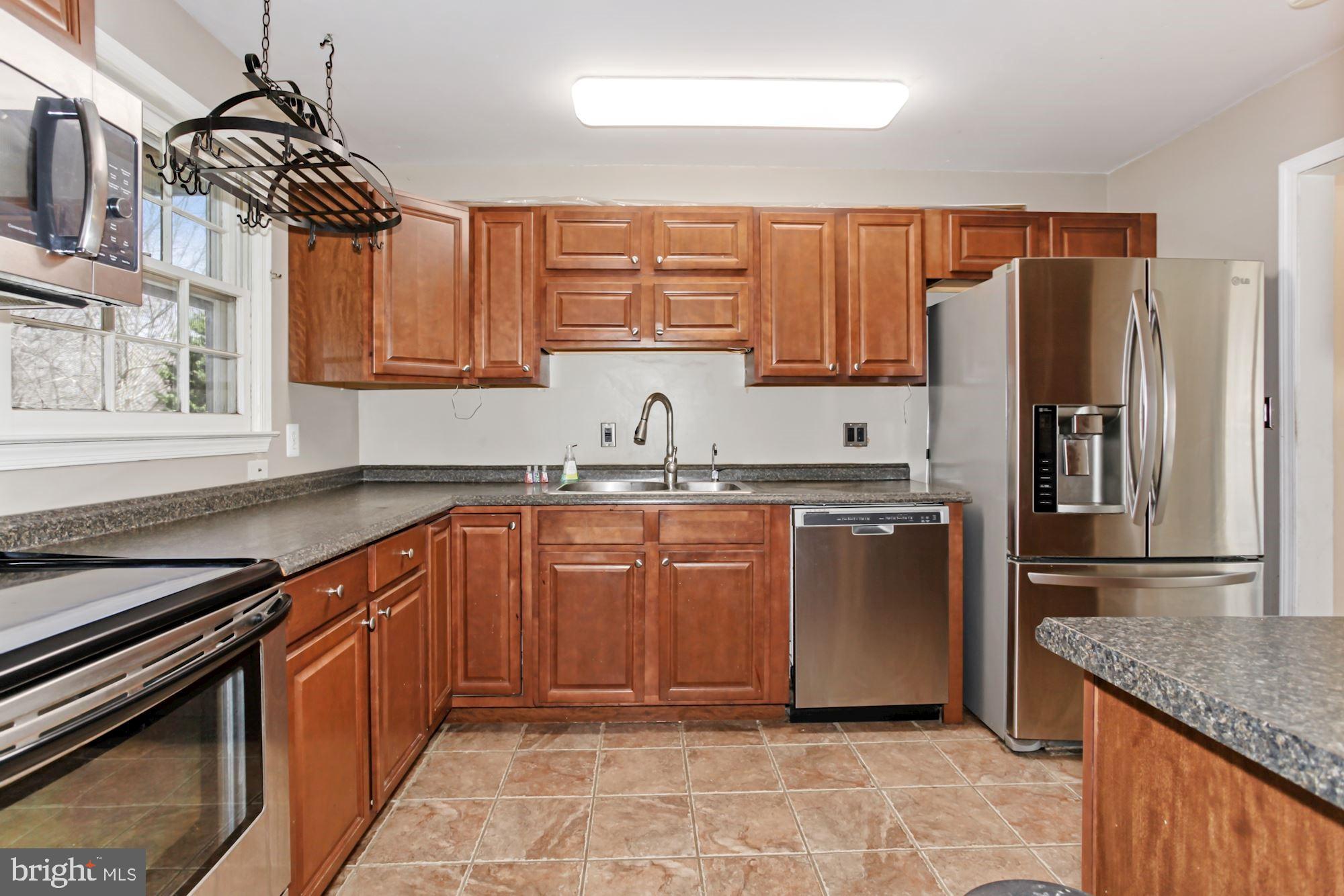 9090 Keyser Road Nokesville, VA 20181 - Photo 11 of 55 Side x Side Refrigerator w/Bottom Drawer Freezer