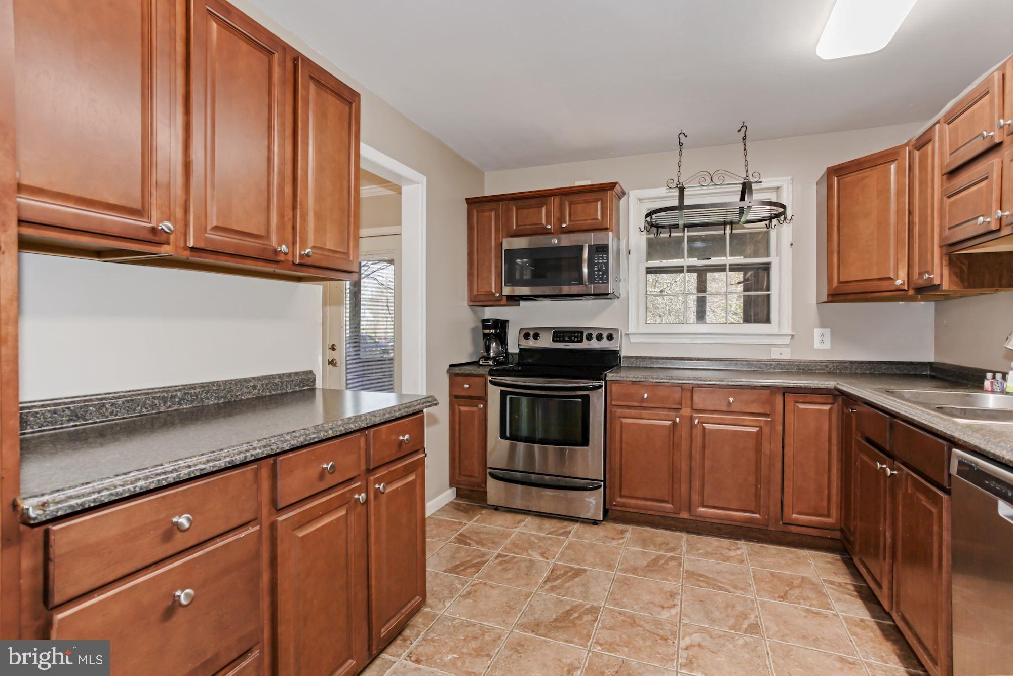 9090 Keyser Road Nokesville, VA 20181 - Photo 9 of 55 Electric Cooking w/Stainless Steel Appliances