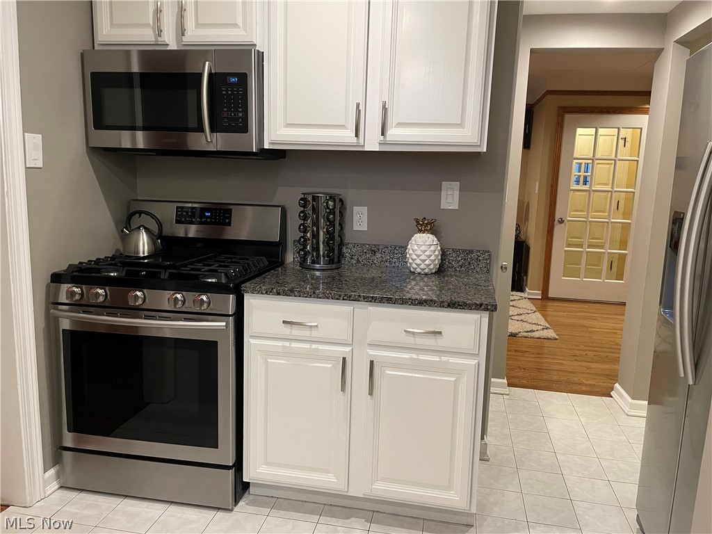 3925 Lansdale Road Cleveland, OH 44118 - Photo 10 of 25 Gallery Image 10