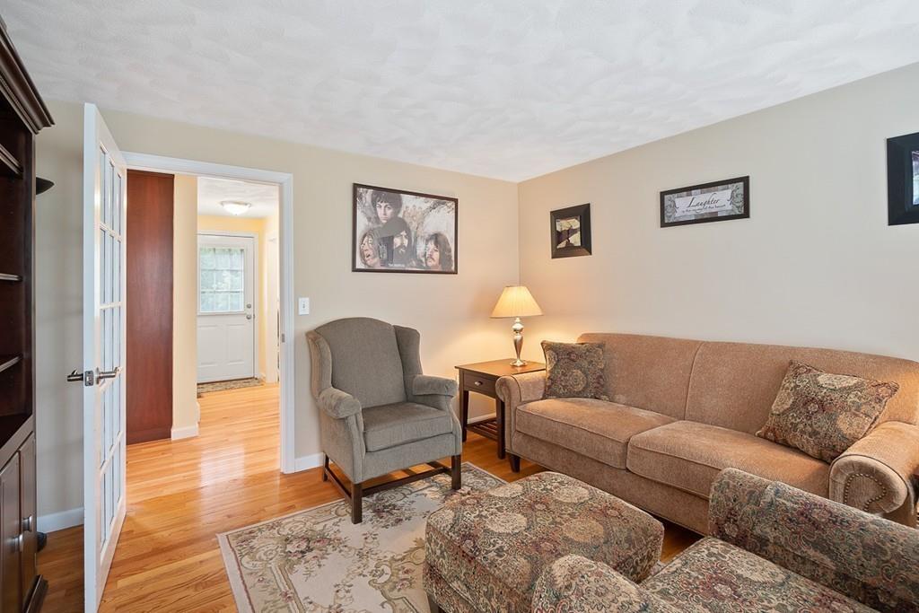 54 Harjean Road Billerica, MA 01821 - Photo 6 of 41