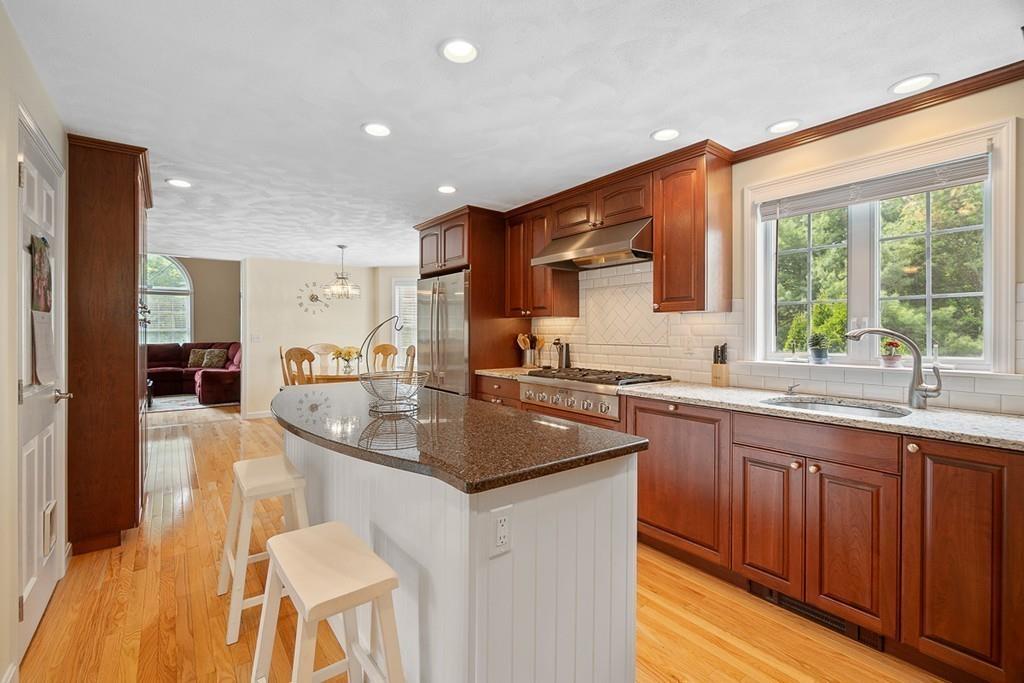 54 Harjean Road Billerica, MA 01821 - Photo 7 of 41