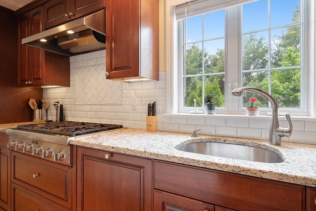 54 Harjean Road Billerica, MA 01821 - Photo 9 of 41