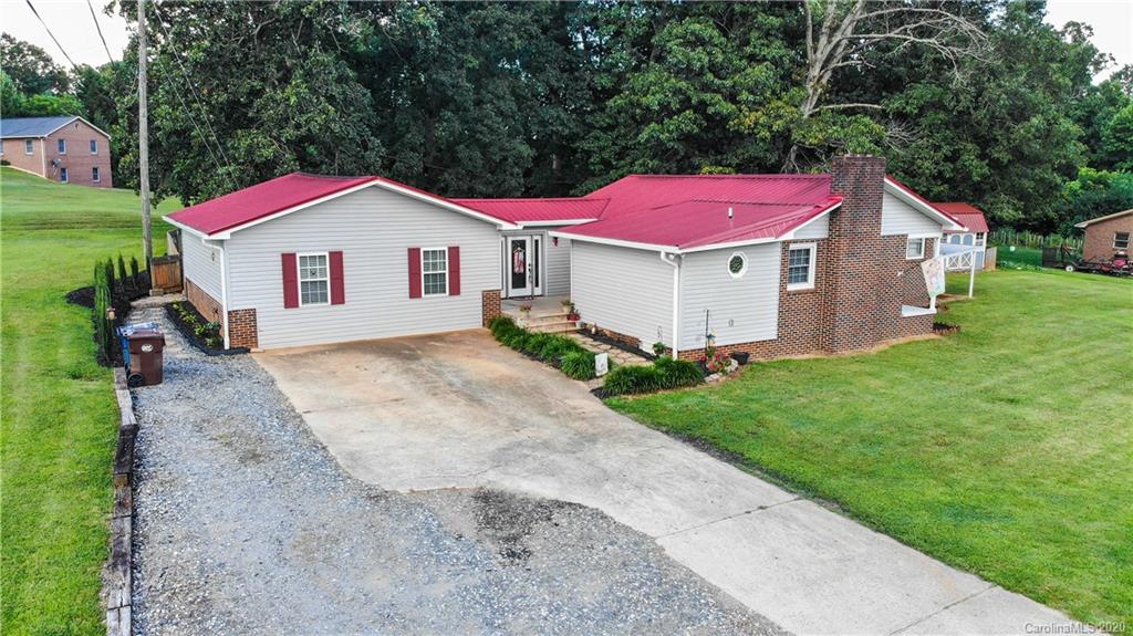 1694 Falls Road Valdese, NC 28690 - Photo 2 of 20 Gallery Image 2