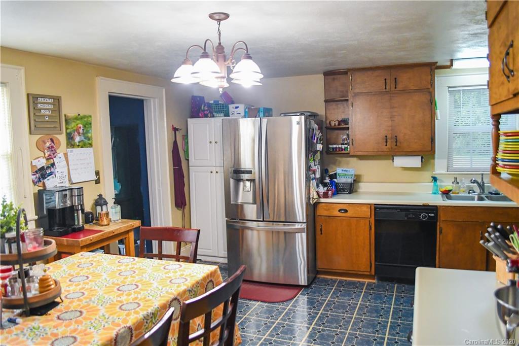 1694 Falls Road Valdese, NC 28690 - Photo 11 of 20 Gallery Image 11