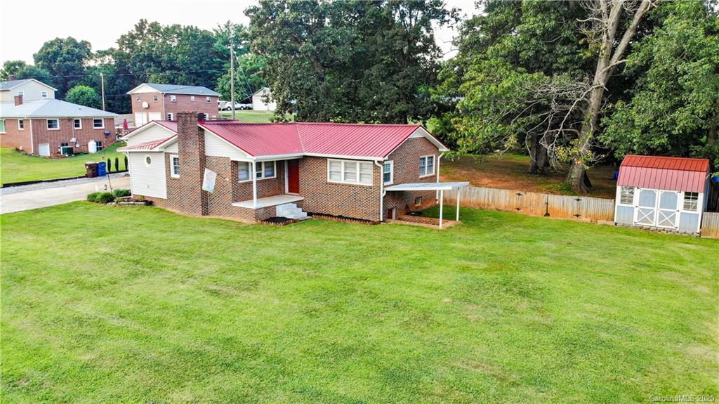 1694 Falls Road Valdese, NC 28690 - Photo 3 of 20 Gallery Image 3