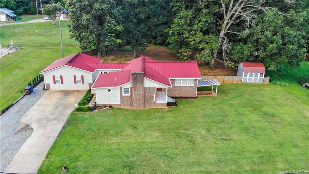 1694 Falls Road Valdese, NC 28690 - Photo 4 of 20 Gallery Image 4