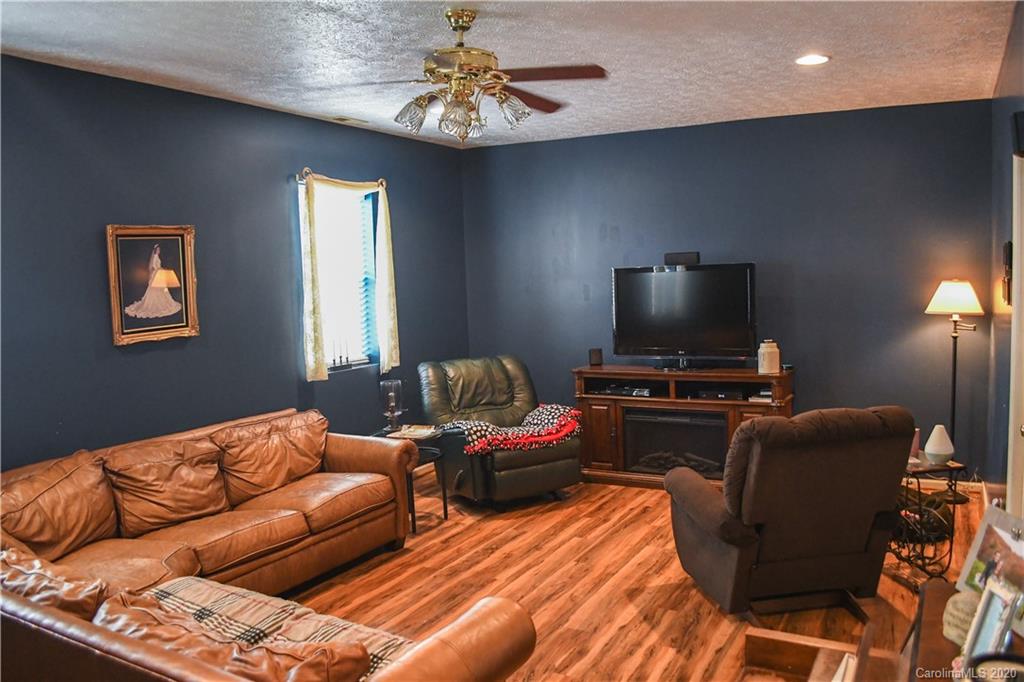 1694 Falls Road Valdese, NC 28690 - Photo 5 of 20 Gallery Image 5