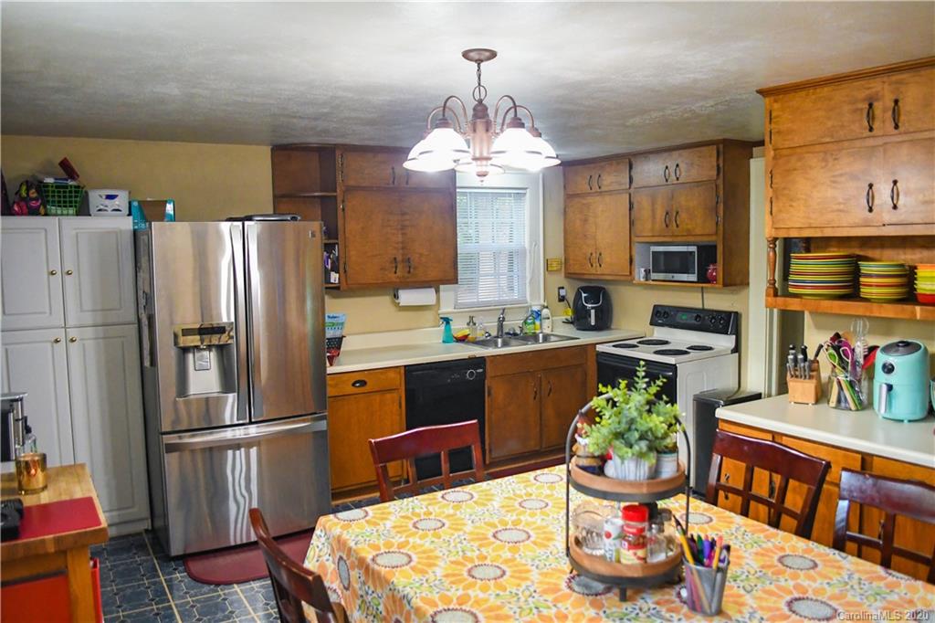 1694 Falls Road Valdese, NC 28690 - Photo 10 of 20 Gallery Image 10
