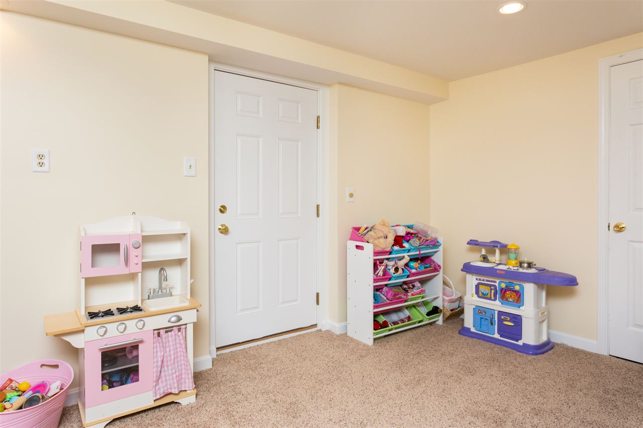 17 Harding Street Rochester, NH 03867 - Photo 34 of 40