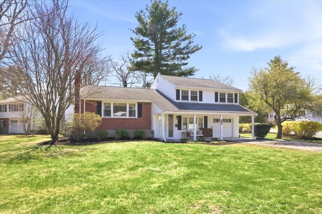 137 Robert Road Dedham, MA 02026 - Photo 4 of 42