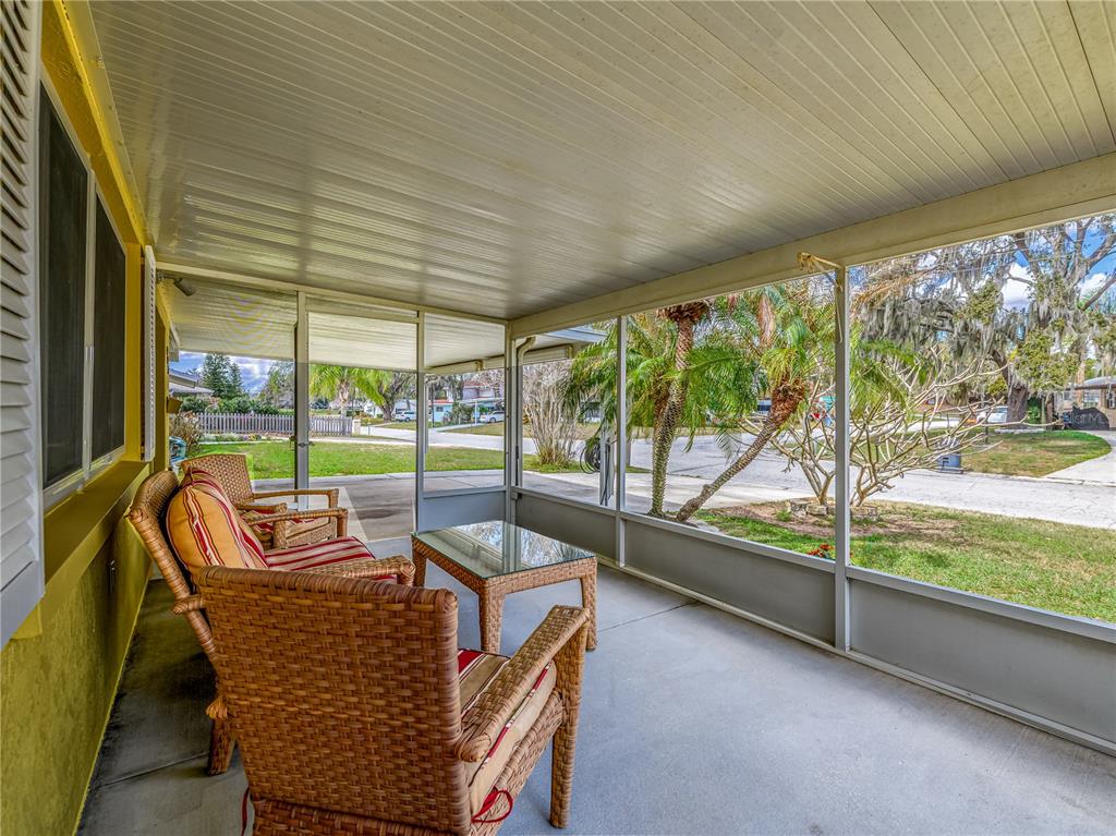 907 Hillside Terrace Brandon, FL 33511 - Photo 31 of 35 a outdoor room with chairs and a table
