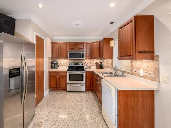 $2,200 | 907 Hillside Terrace, Brandon, FL 33511