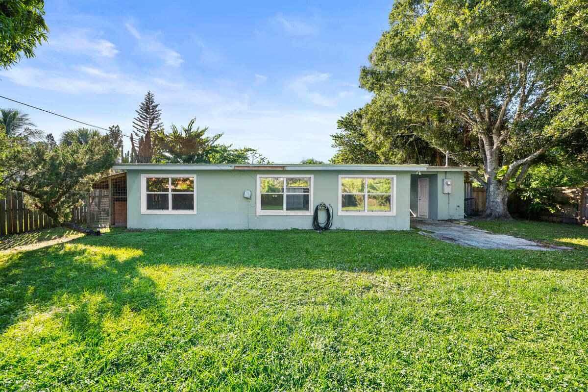 1875 45th Avenue Vero Beach, FL 32966 - Photo 2 of 14 a view of a house and a yard with green space