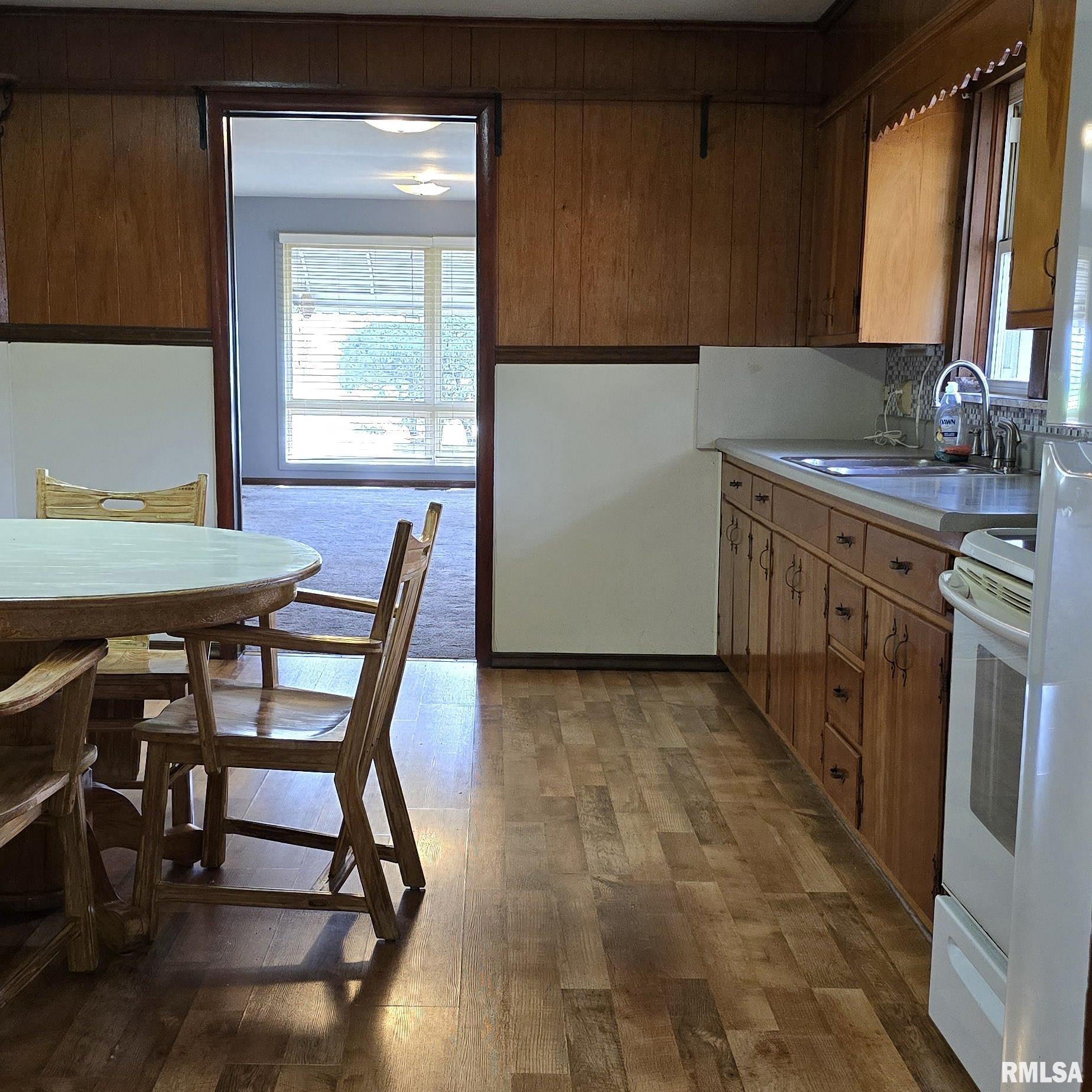 211 Maple Street Zeigler, IL 62999 - Photo 9 of 23 Gallery Image 9