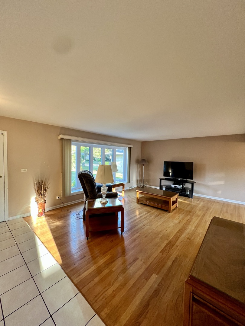 7010 Exner Road Darien, IL 60561 - Photo 5 of 28 Gallery Image 5
