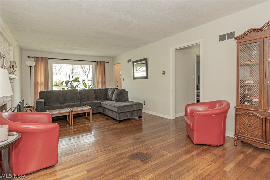 1071 Brandon Road Cleveland, OH 44112 - Photo 9 of 33