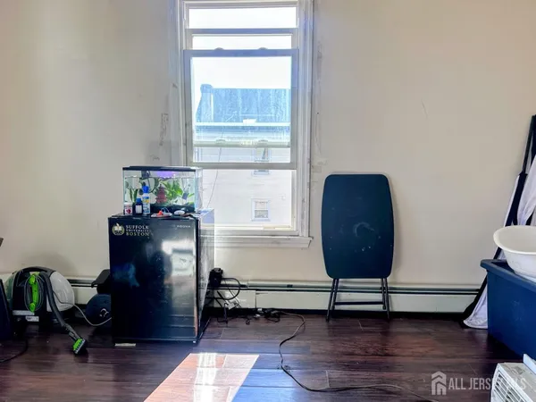 $2,100 | 136 Broad Street, Perth Amboy, NJ 08861