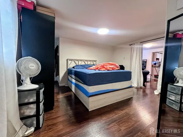 $2,100 | 136 Broad Street, Perth Amboy, NJ 08861
