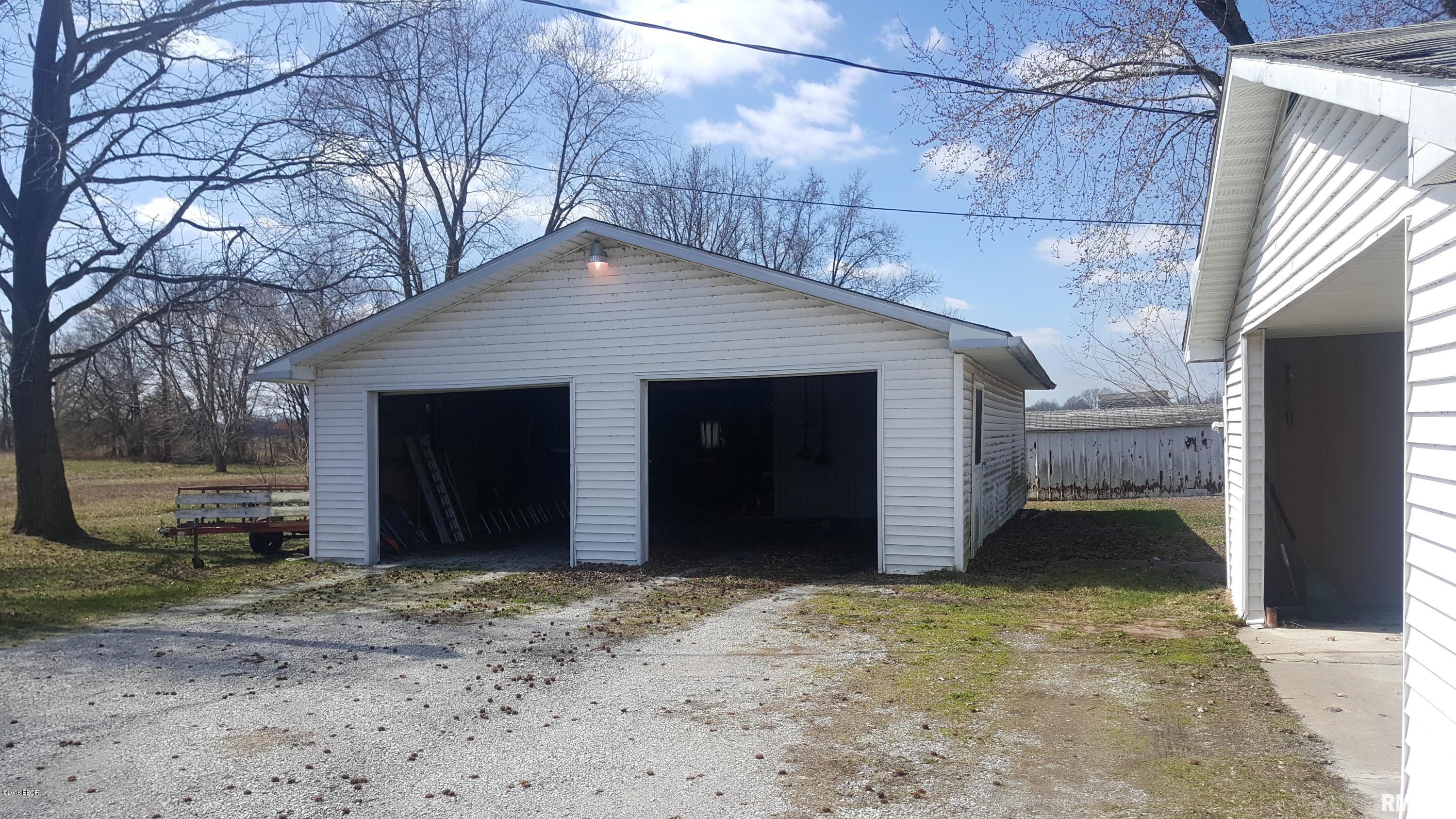 665 Sweetgum Road Du Quoin, IL 62832 - Photo 2 of 10 Gallery Image 2