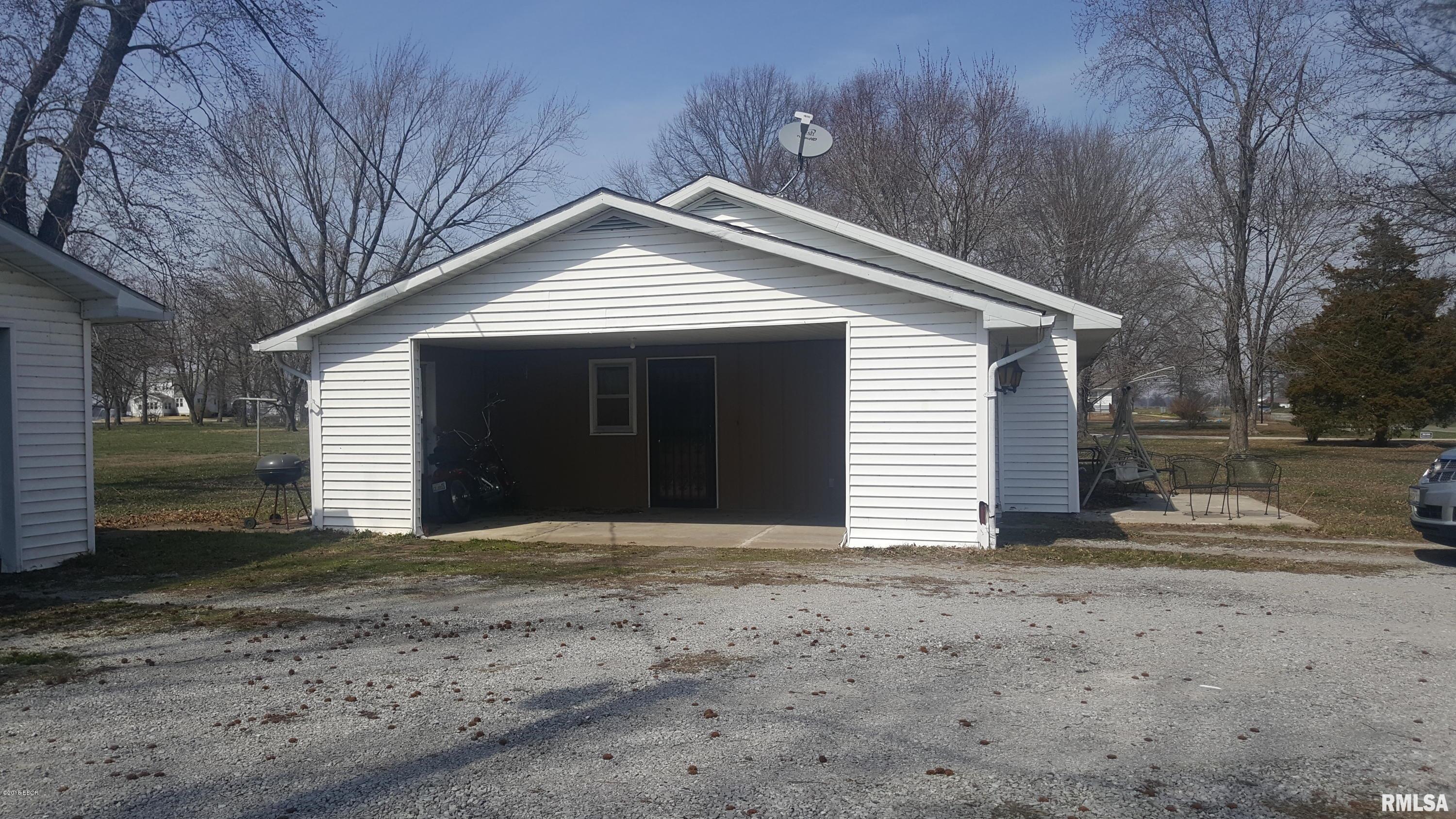 665 Sweetgum Road Du Quoin, IL 62832 - Photo 3 of 10 Gallery Image 3