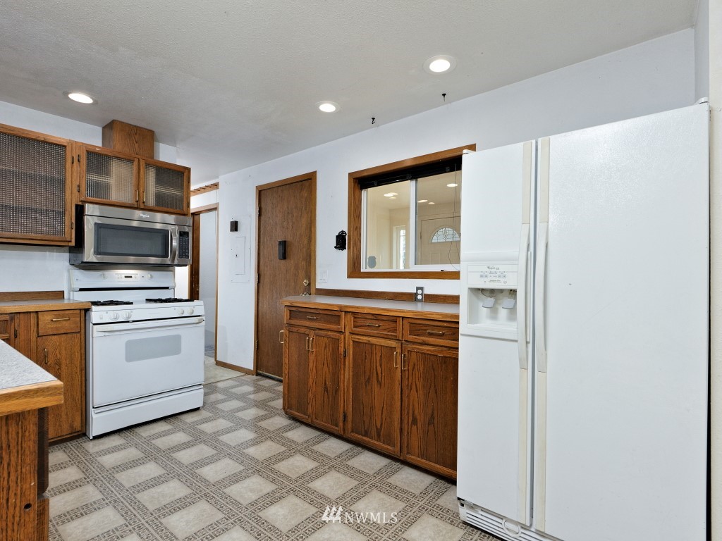 116 Sheridan Road Bremerton, WA 98310 - Photo 11 of 31