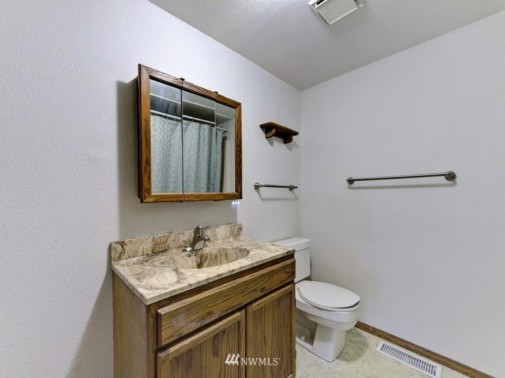 116 Sheridan Road Bremerton, WA 98310 - Photo 13 of 31