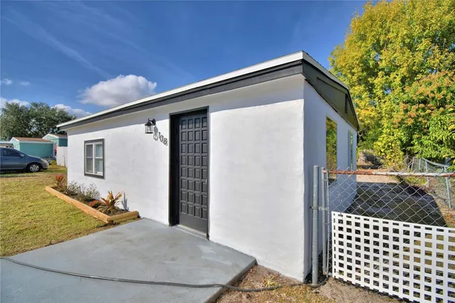 a view of a house with a backyard