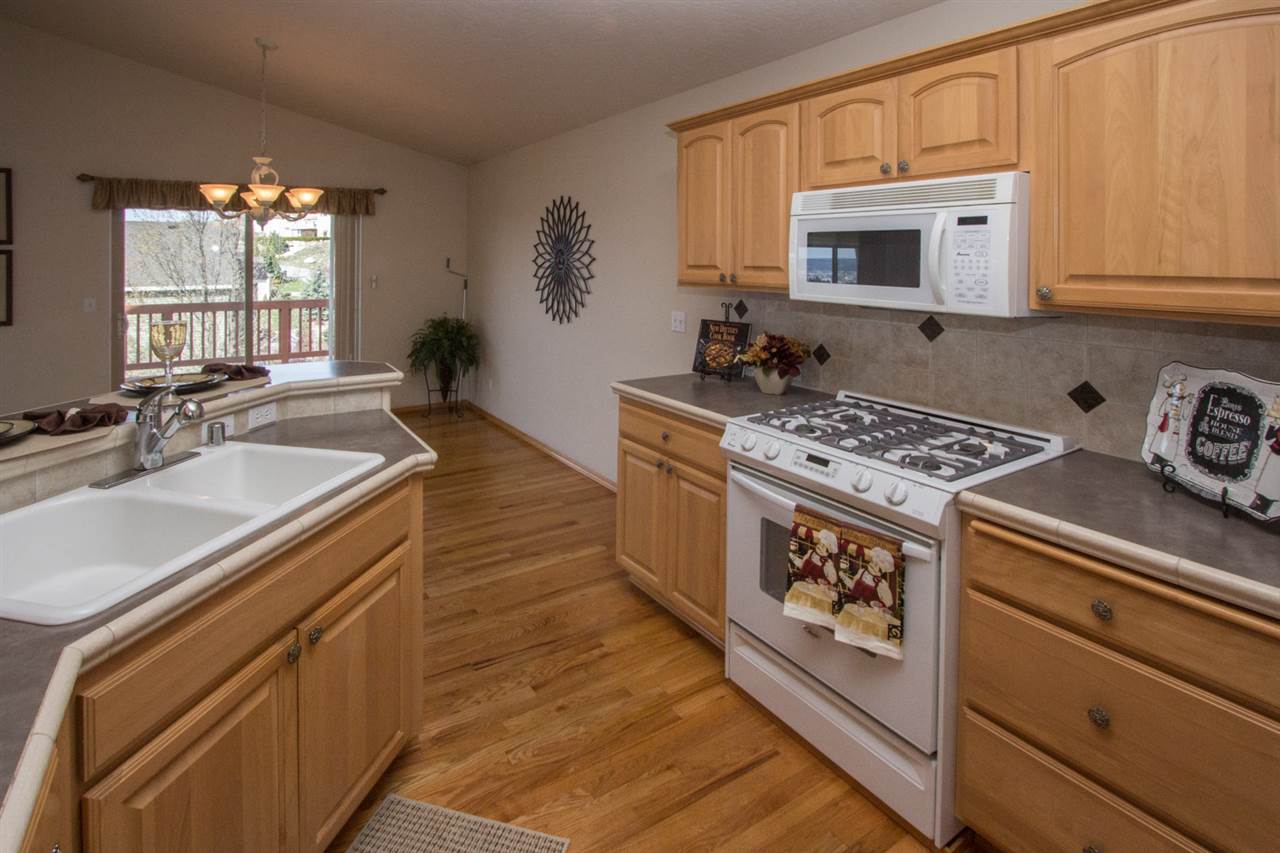 6007 Vista Ridge Lane Spokane, WA 99217 - Photo 3 of 20 Gallery Image 3