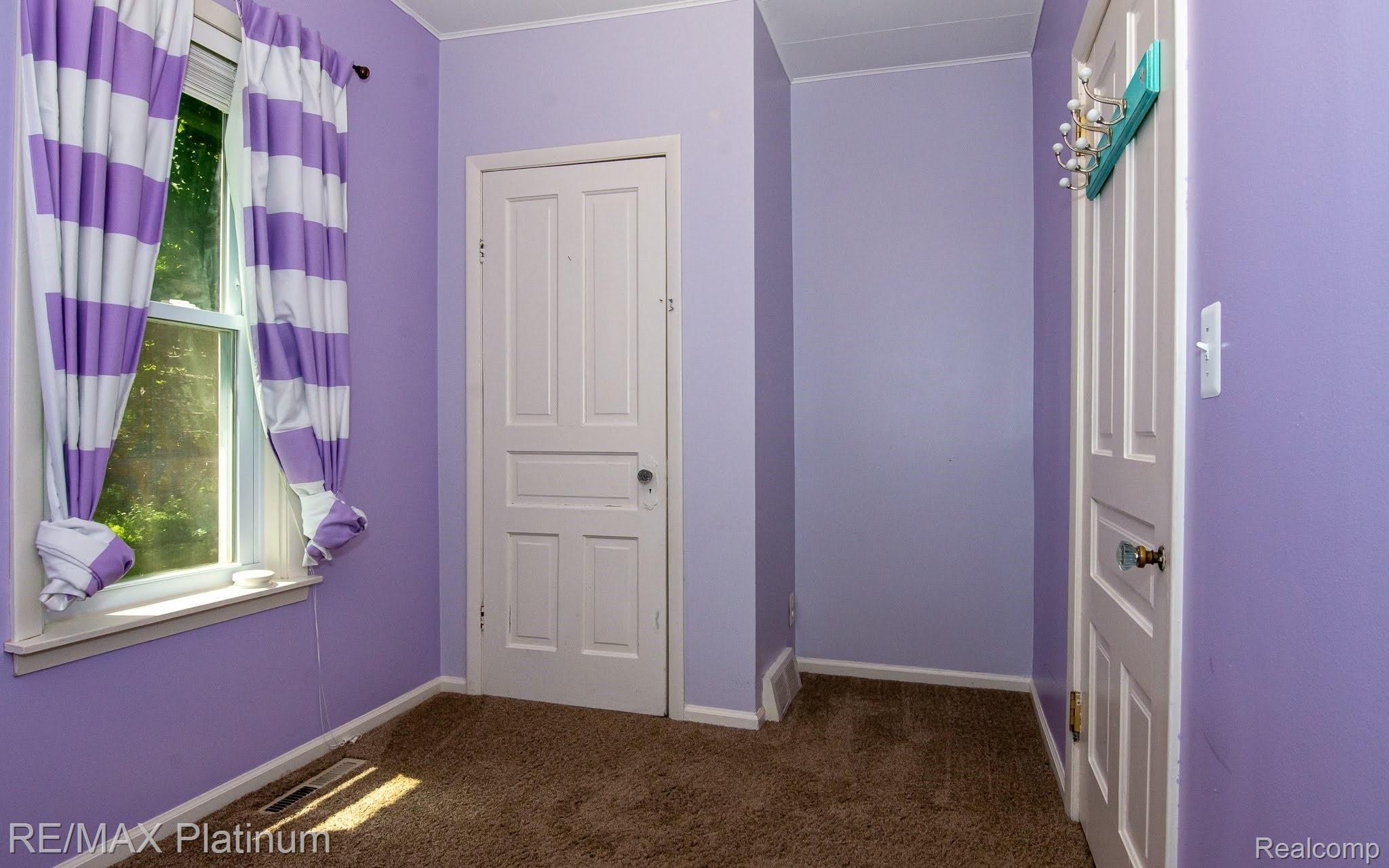 2880 Pingree Road Howell, MI 48843 - Photo 25 of 35 Bedroom.jpg