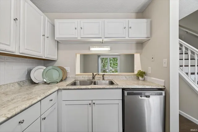 $1,600 | 2360 South Henderson Street, Bloomington, IN 47401